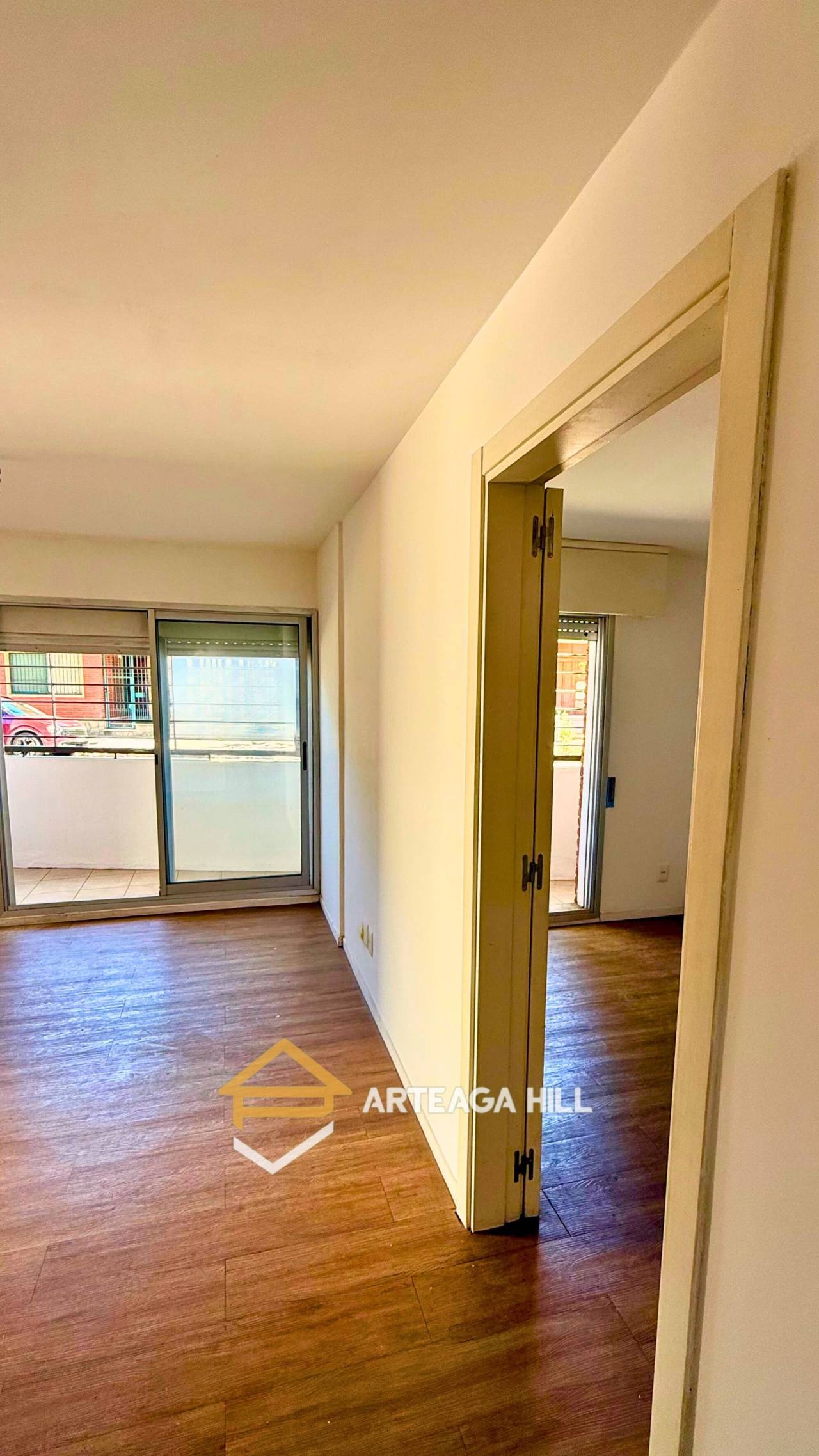 ALQUILER | Apartamento en planta baja con balcón al frente en Bella Vista | 1 dormitorio | COCHERA | A metros de Agraciada y Suárez – Apto vivienda o local comercial alquiler y venta de propiedades
