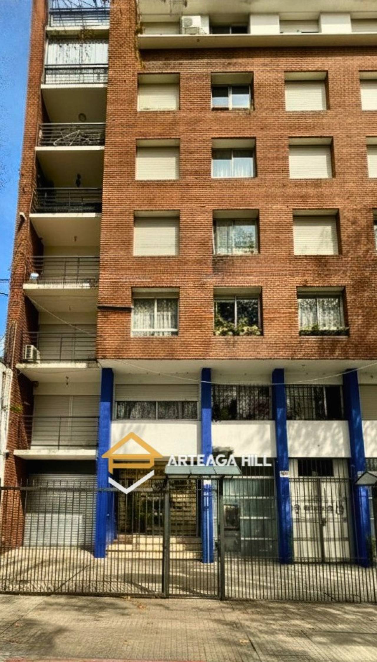 ALQUILER | Apartamento de 2 Dormitorios Próximo a Tres Cruces y Av. 18 de Julio | Balcón al frente y Excelente Ubicación | Shopping, terminal y Facultades  alquiler y venta de propiedades
