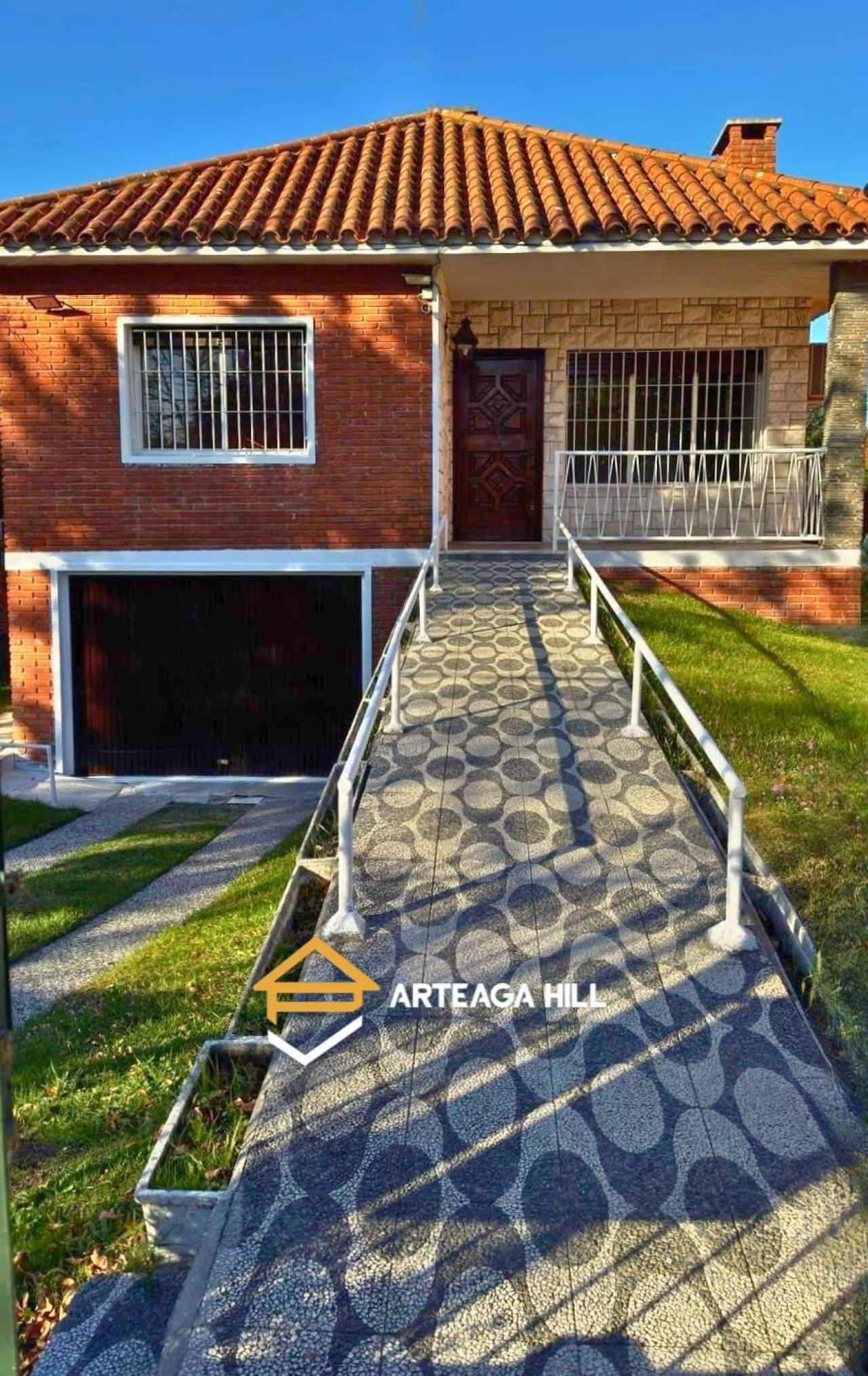 VENTA | Exclusiva Casa de 3 dormitorios en Carrasco Norte | 670 m² de Terreno, Piscina, Gran Garage y Barbacoa alquiler y venta de propiedades