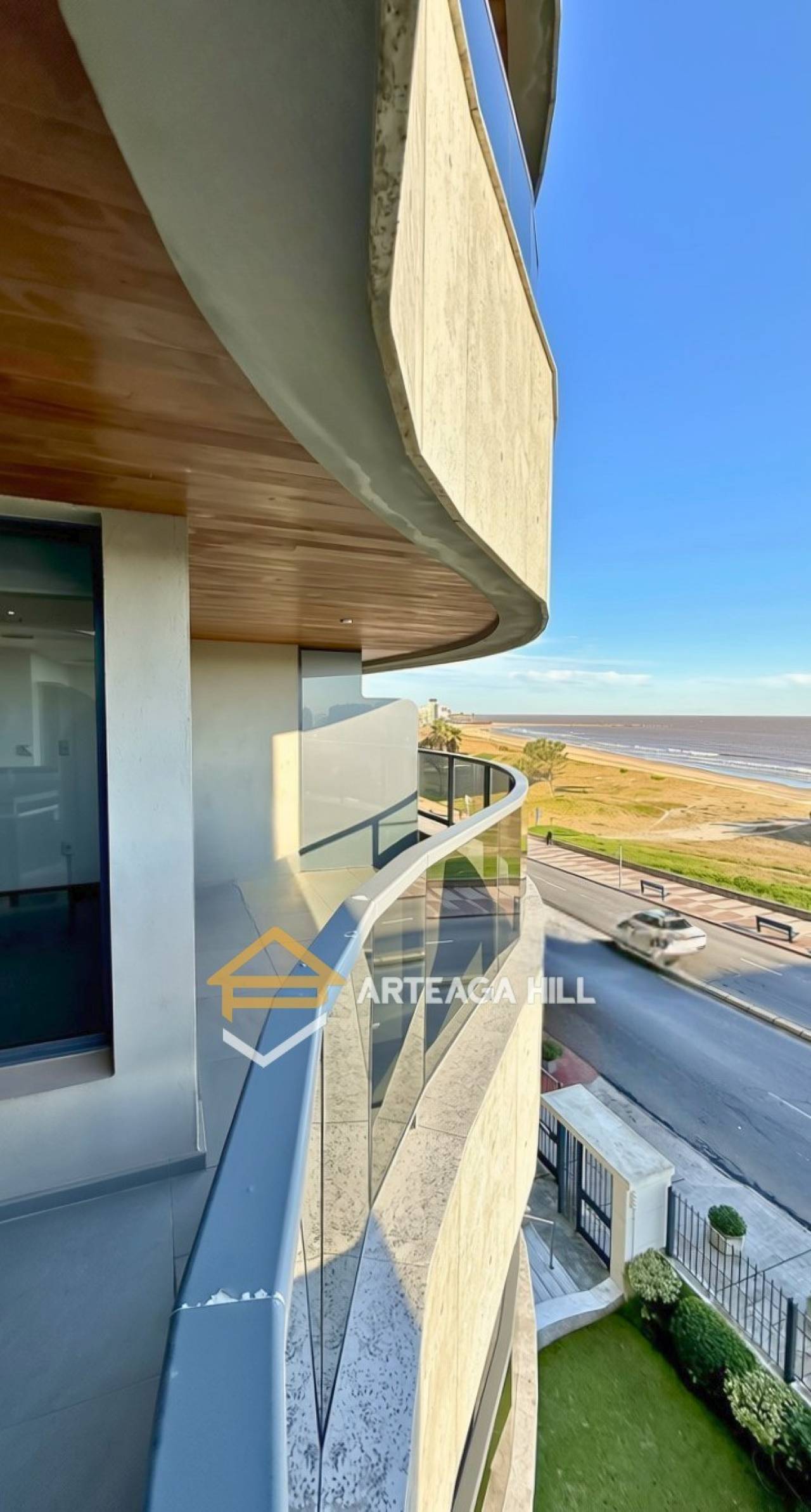 ALQUILER | Exclusivo Apartamento sobre la Rambla de Malvín | 2 Suites, Parrillero Propio, Domótica y Garage alquiler y venta de propiedades